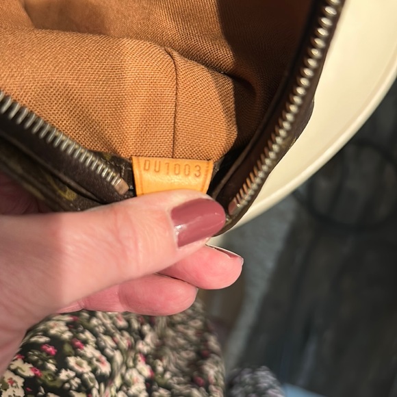 Louis Vuitton cabas mezzo 2003 date code…zip top tote - Picture 14 of 16